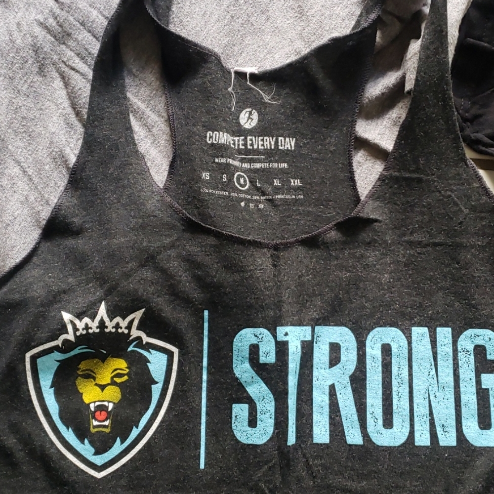 Unique bundle of Crossfit shirts (6) tanktop (1) - Picture 3 of 9